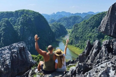 Ninh Binh Day Tour from Hanoi - Tam Coc Boat Ride & Limestone Landscapes